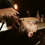 Guide express – bien se laver les cheveux avec un shampoing